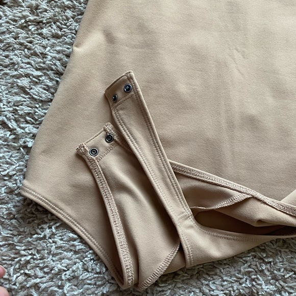 Abercrombie Seamless Fabric Long-Sleeve Cutout Bodysuit - Picture 6 of 7